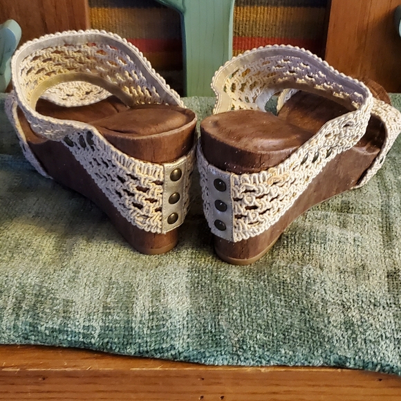 Cato crochet wedges size 8 - Picture 3 of 4